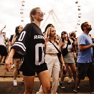 concert-experience-relies-connectivity-carousel1