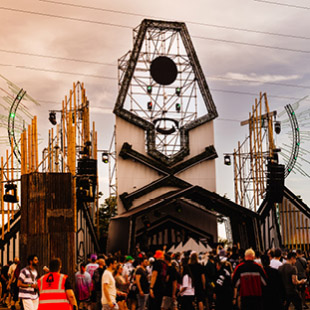concert-experience-relies-connectivity-carousel2
