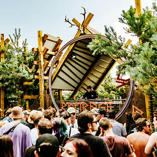 concert-experience-relies-connectivity-carousel4