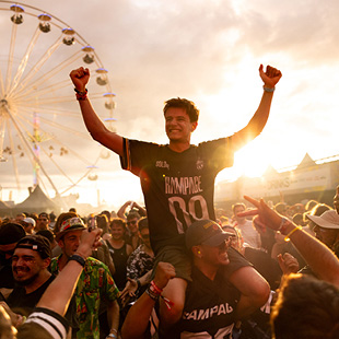 concert-experience-relies-connectivity-carousel3