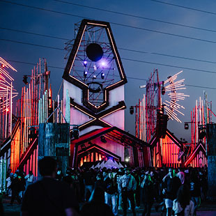 concert-experience-relies-connectivity-carousel1