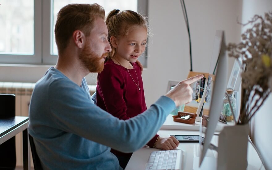 Comment apprendre aux enfants à utiliser internet correctement ?