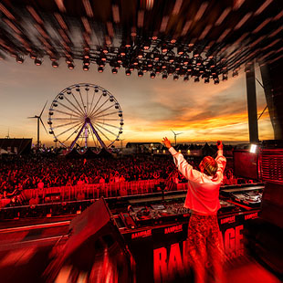 concert-experience-relies-connectivity-carousel3