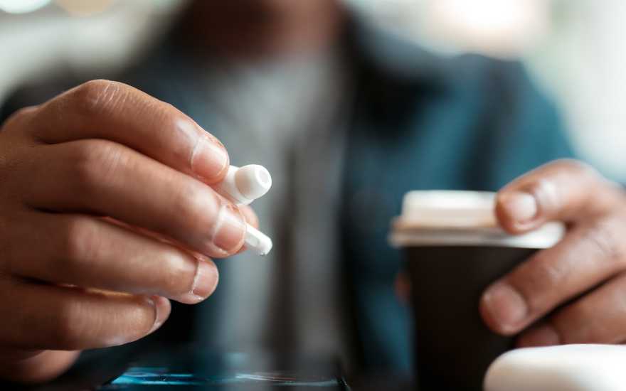 Hoe verbind je AirPods met je smartphone?